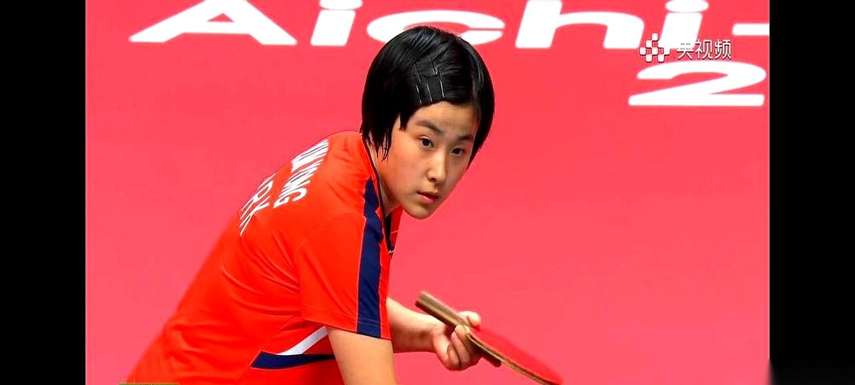 2026亚运乒乓女团小组赛上，金琴英拿了两分，带朝鲜队以3比1击败了中国台北队。
台北队的一姐郑怡静连丢两阵，分别以1比3输给了金琴英和边松景。
接下来中日两支队伍在这个长赛程里怎么稳住第二落点是需要处理的实质难题。
金琴英把最后一球死死压在边线的那一刻，整个场馆先是一点声音都没有，紧接着就彻底炸开