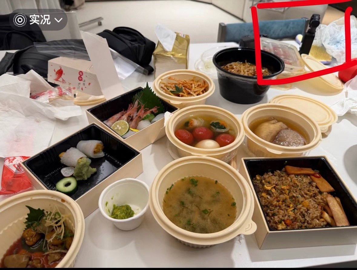 #柳周cp[超话]#  右上角有大疆 小情侣在给我们录什么 期待中！！ ​