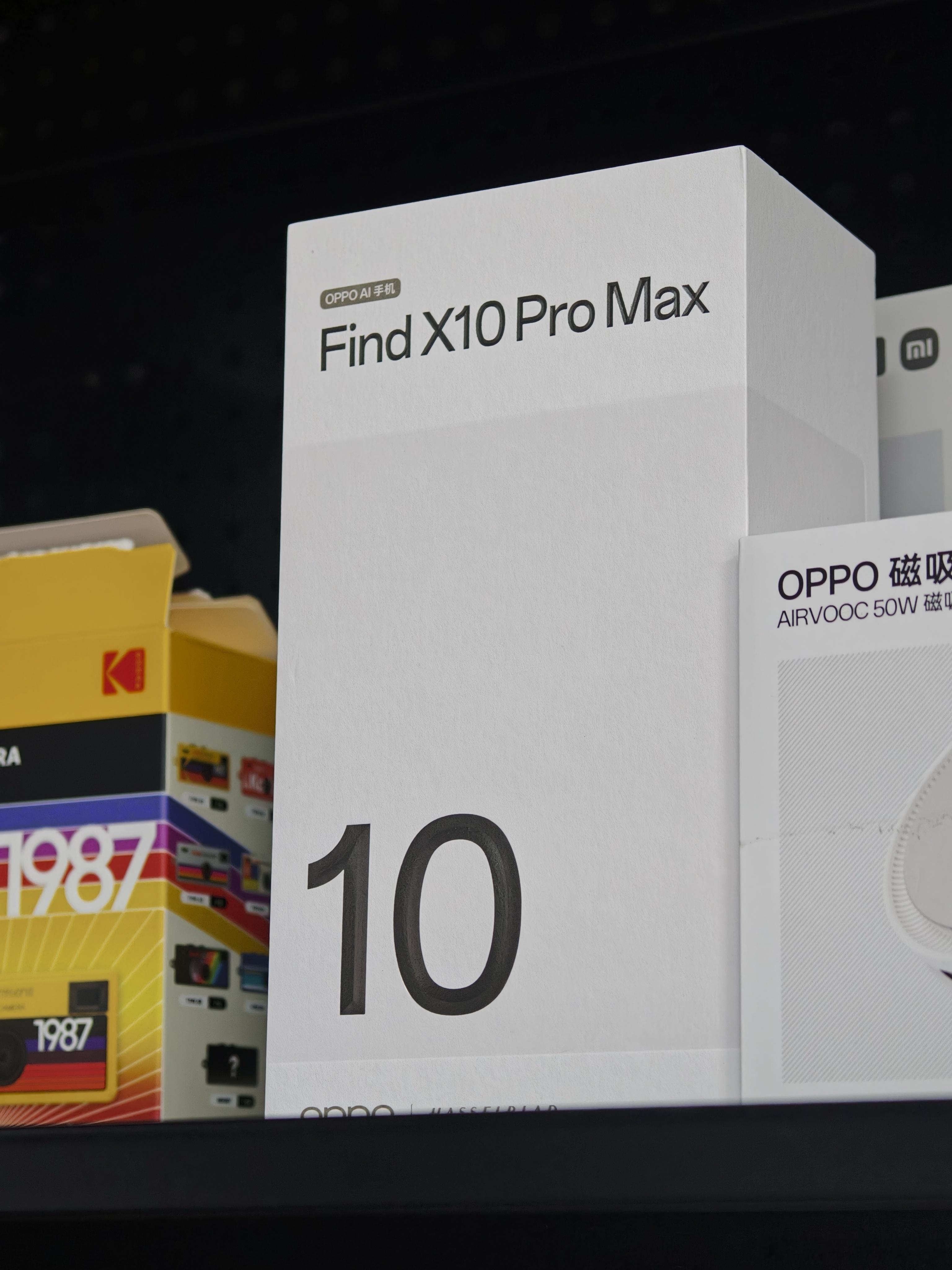OPPO 的 FindX10ProMax 用了差不多两天了，因为太忙还没来得及体验拍照录视频的部分，最直观的感受就是，和 X9Pro 大概率几乎感受不出来区别。所以 X9Pro 的用户我只能说买着了，今年这个涨价谁看谁摇头，如果说你现在还想买的话不妨看看二手，性价比绝对高。
昨天倒资料耗电比较不稳定，今天用下来这 ​