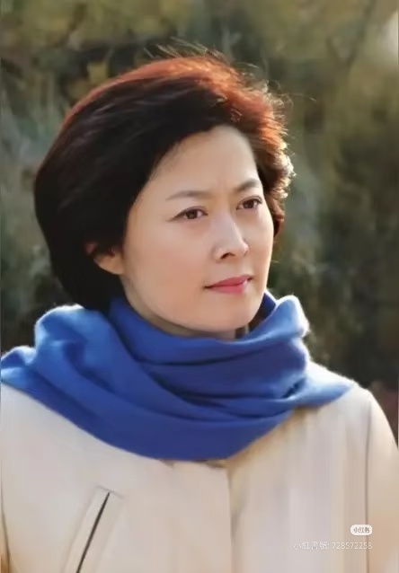 [微风][微风]在家读书。

是敬一丹老师的《我遇到你》。

再读此书，对她又增加了解的同时，也更加敬重。敬重她对每一份工作都干得认真而充实（用她自己的话来说：我太喜欢这话筒前的感觉了。春天把林间的达紫香放在话筒前，冬天把刚采的松子放在话筒前，好享受啊！爱好变成职业，那热情是不竭的，那动 ​