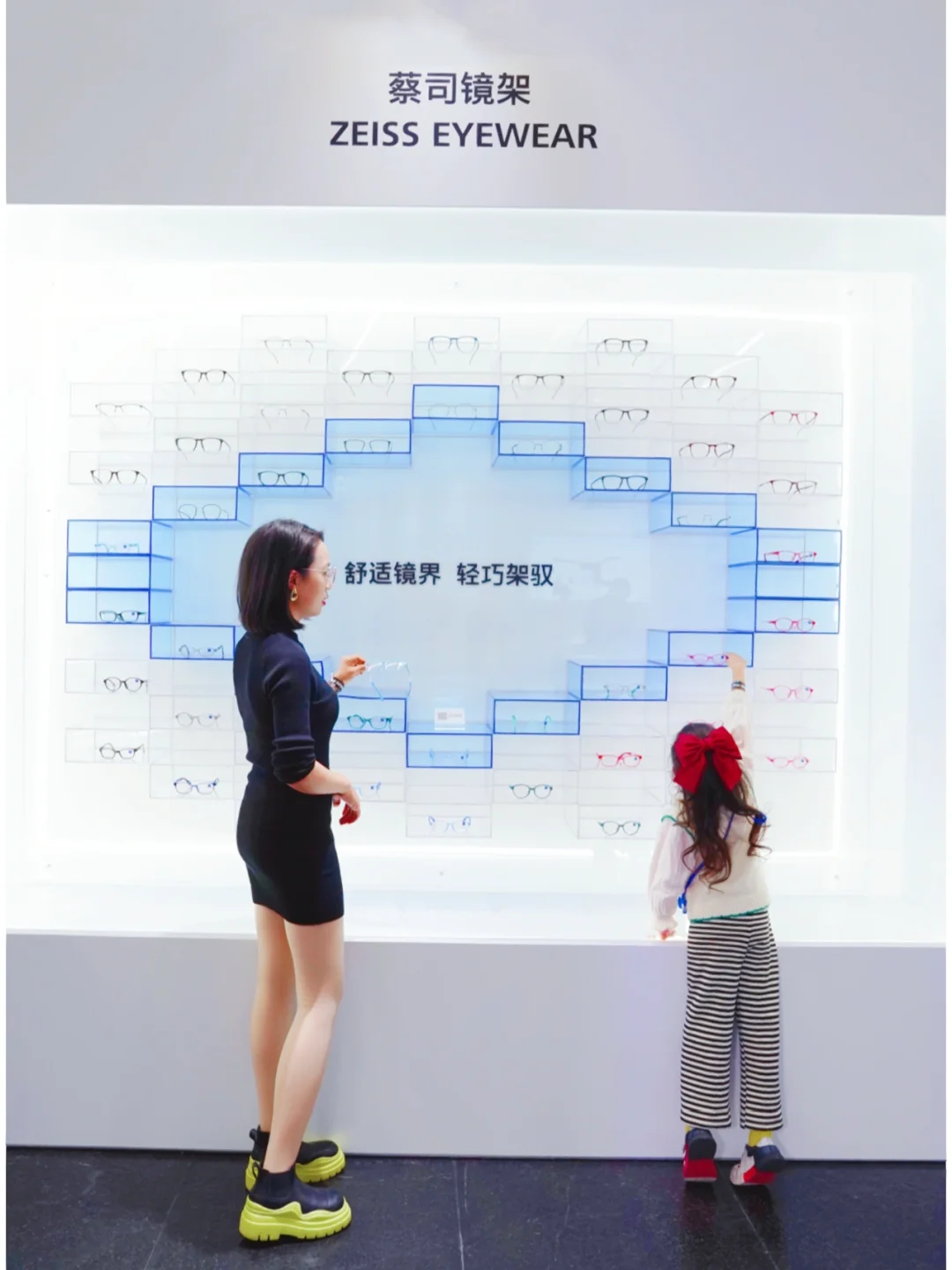 广州0元新展 带娃感受光学科技的魅力