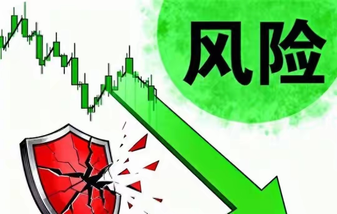 周末中东局势两大关键变数
 
根据媒体消息，周六以色列对黎巴嫩南部多地发动空袭，无人机袭击造成人员伤亡。黎巴嫩方面也作出回应，否认以军占领当地战略高地，表示武装力量依旧控制阵地，随时应对军事推进。
与此同时，美国放出强硬警告，传出有可能打击伊朗核设施的消息，市场恐慌情绪快速升温。美方 ​