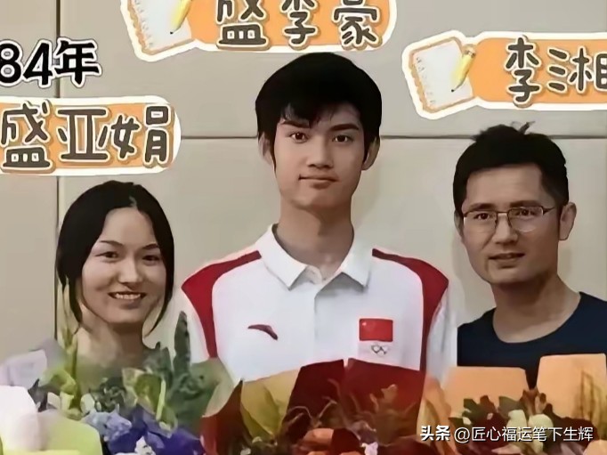 她是盛李豪的母亲盛亚娟，42岁，江苏张家港的普通工薪妈妈，和丈夫在工厂上班。盛李豪随母姓，母亲低调温和。2016年夫妻俩支持儿子练射击，次年送他进入苏州射击队，一有空就去南京看望集训的孩子，给予鼓励。
名古屋亚运会，盛李豪搭档王子菲拿下10米气步枪混合团体金牌，507.1环打破世界纪录，斩获亚运三冠