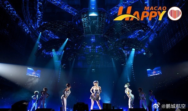 #蔡依林[超话]#  
260825蔡依林Myself澳门14周年

花蝴蝶作为开场曲的最后一站
此时已进入MUSE时期 大艺术家 于120815先行发布 MV于120822首播 澳门作为大艺术家发布后的首站并未首唱而是留到了下一个月的北京安可生日场作为Myself 2.0版开场

P1:Myself上海安可+澳门限定“青马尾蘑菇头刘海”发型
P2: ​