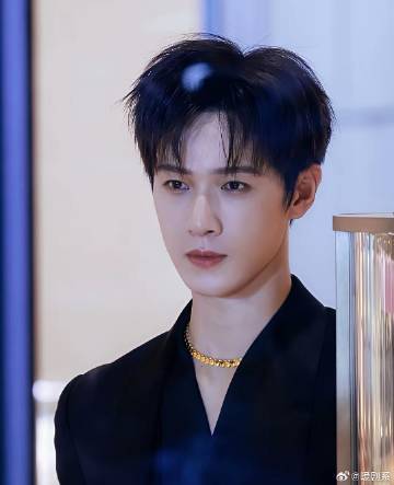 李昀锐帅我忍了<br />李昀锐又高又帅演技还好我也忍了<br />我...