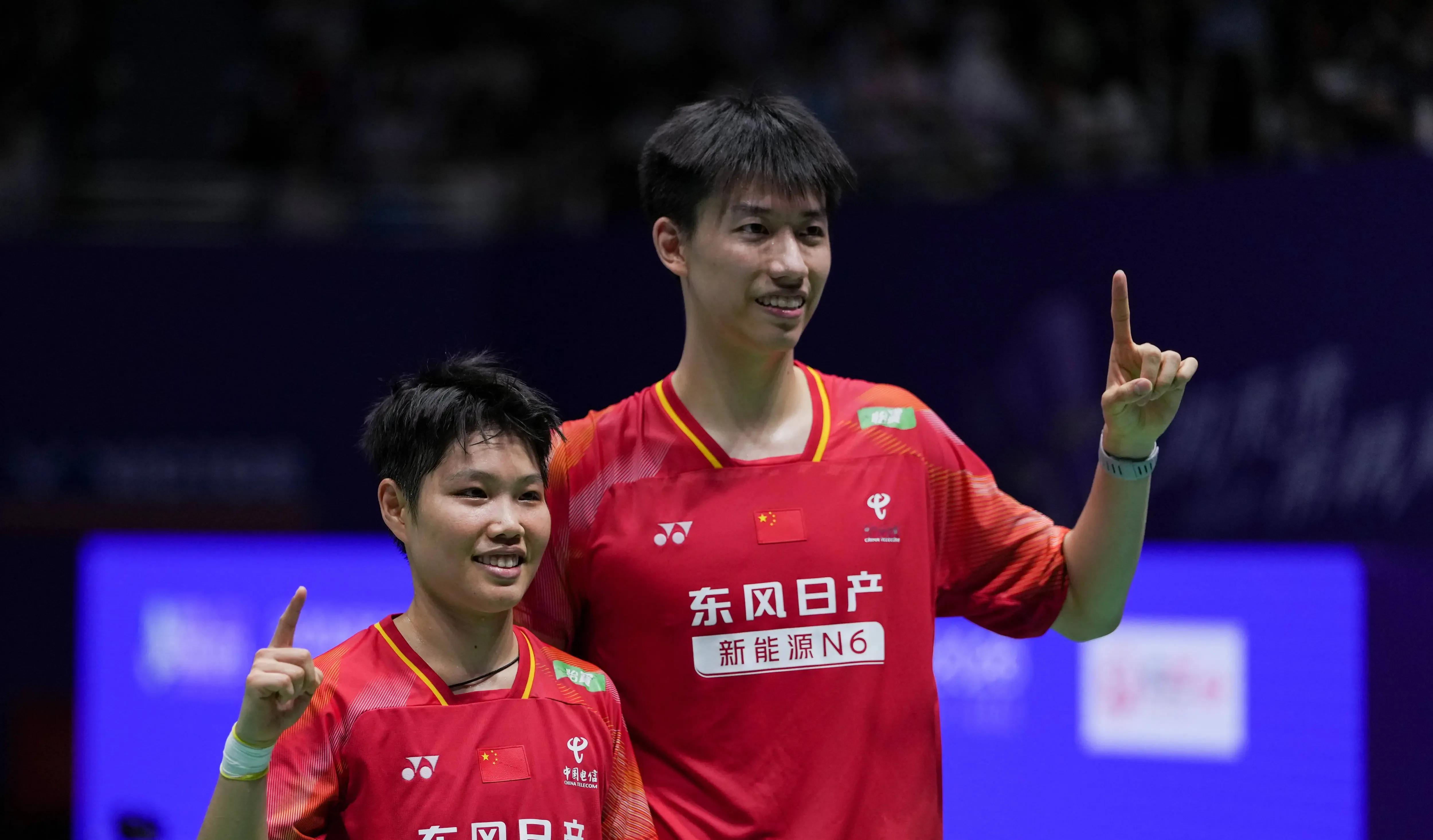 北京时间9月5日下午，刚刚结束了一场2026中国羽毛球大师赛混双半决赛，今年世锦赛混双亚军、世界排名第一的囯羽组合冯彦哲/黄东萍，延续了上一场的火热状态，直落二局，2111、2422战胜世界排名第11位的马来西亚组合吴埙阀/赖洁敏，晋级混双决赛。

凤凰组合决赛将和马来西亚组合许邦荣/赖沛君争夺冠军