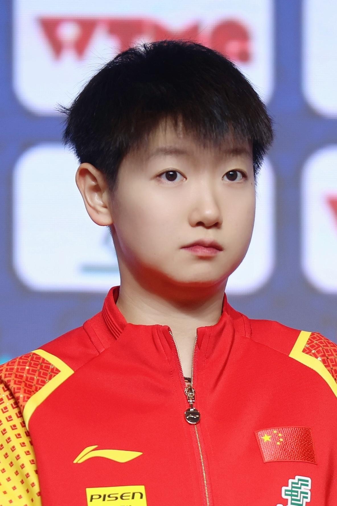 这么多年日本女队冒出一个好手，我们的莎莎就赢一个！够厉害吧！
     和伊藤美诚交手16次，莎莎赢下14次；和平野美宇对阵8次，莎莎拿下7次；和早田希娜的交手更不用多说，19次对局，莎莎一回都没输过，把早田打哭过好多次；后来出来个张本美和，两人打了10次，莎莎赢了9次；再之后冒出个大藤沙月，遇上莎