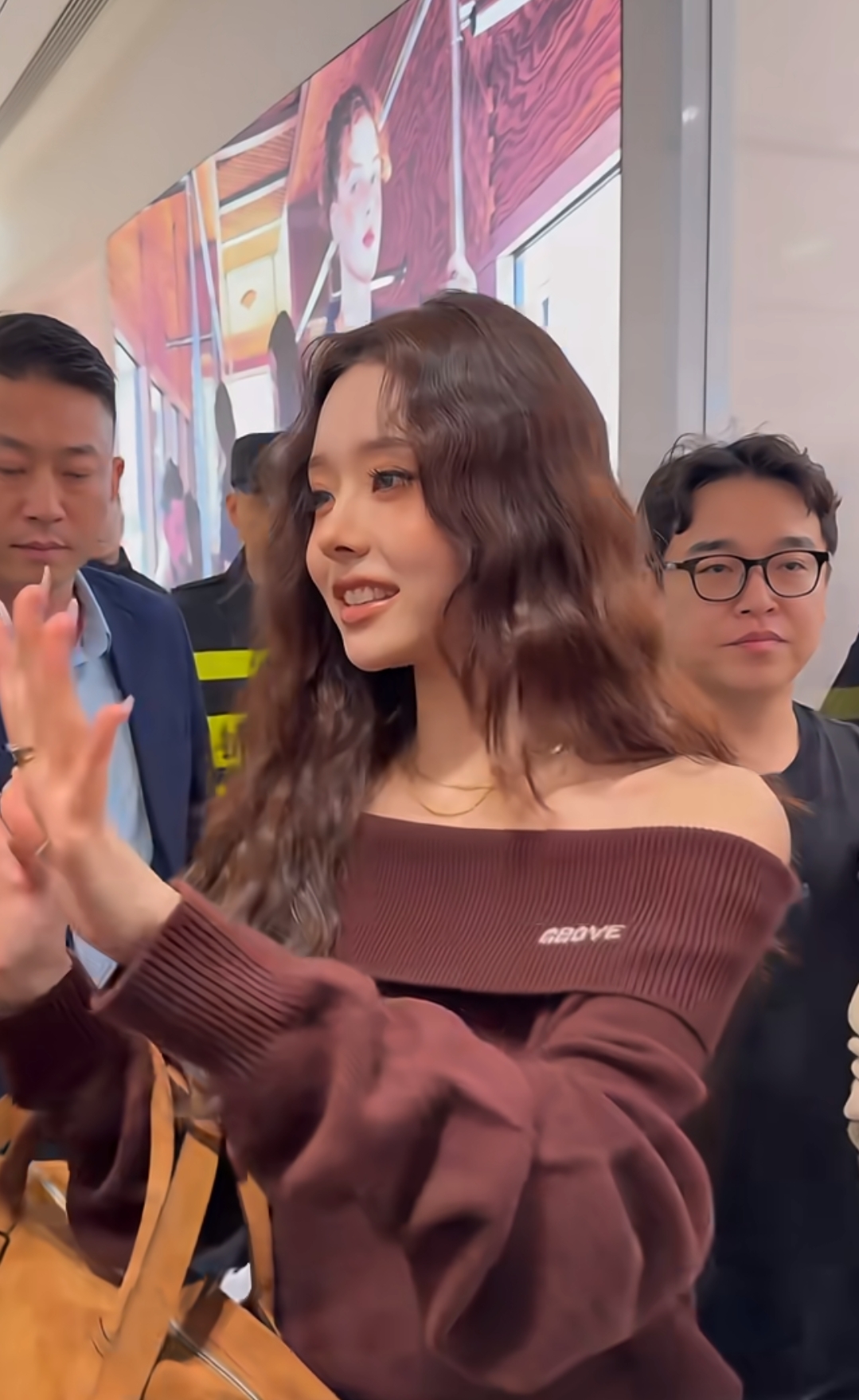 在重庆北城天街偶遇宋智雅，本人确实好漂亮啊！和综艺节目里的她差不多，大...