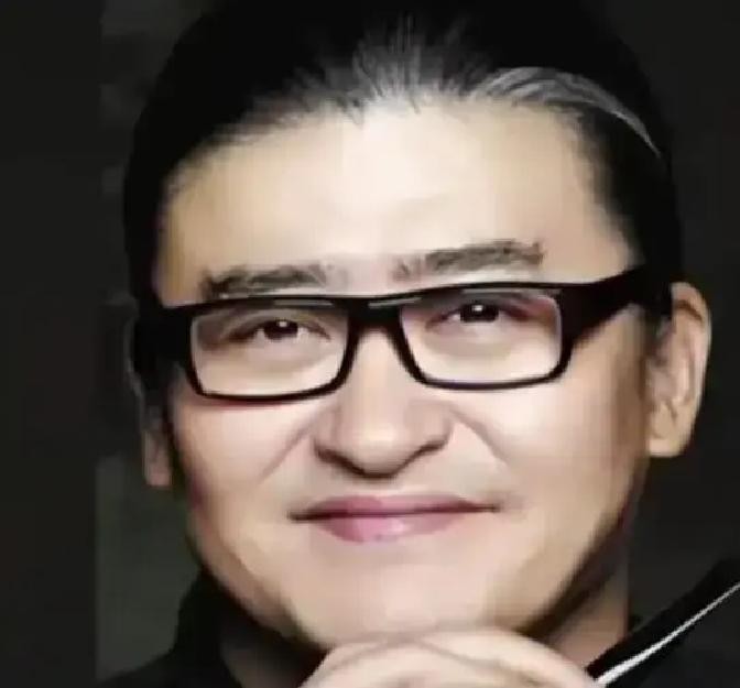 看到吉克隽逸的社交账号头像悄悄变成了黑白色，一股极其压抑的情绪瞬间涌了上来

顺着消息往下一翻，那个唱了大半辈子、家喻户晓的乐坛老大哥刘欢，真的永远离开了我们

生命的刻度停在了2026年9月25日上午9时52分，在上海，享年63岁

他生前留下的最后遗愿更是让人看着鼻酸：丧事一切从简，不成立治丧委