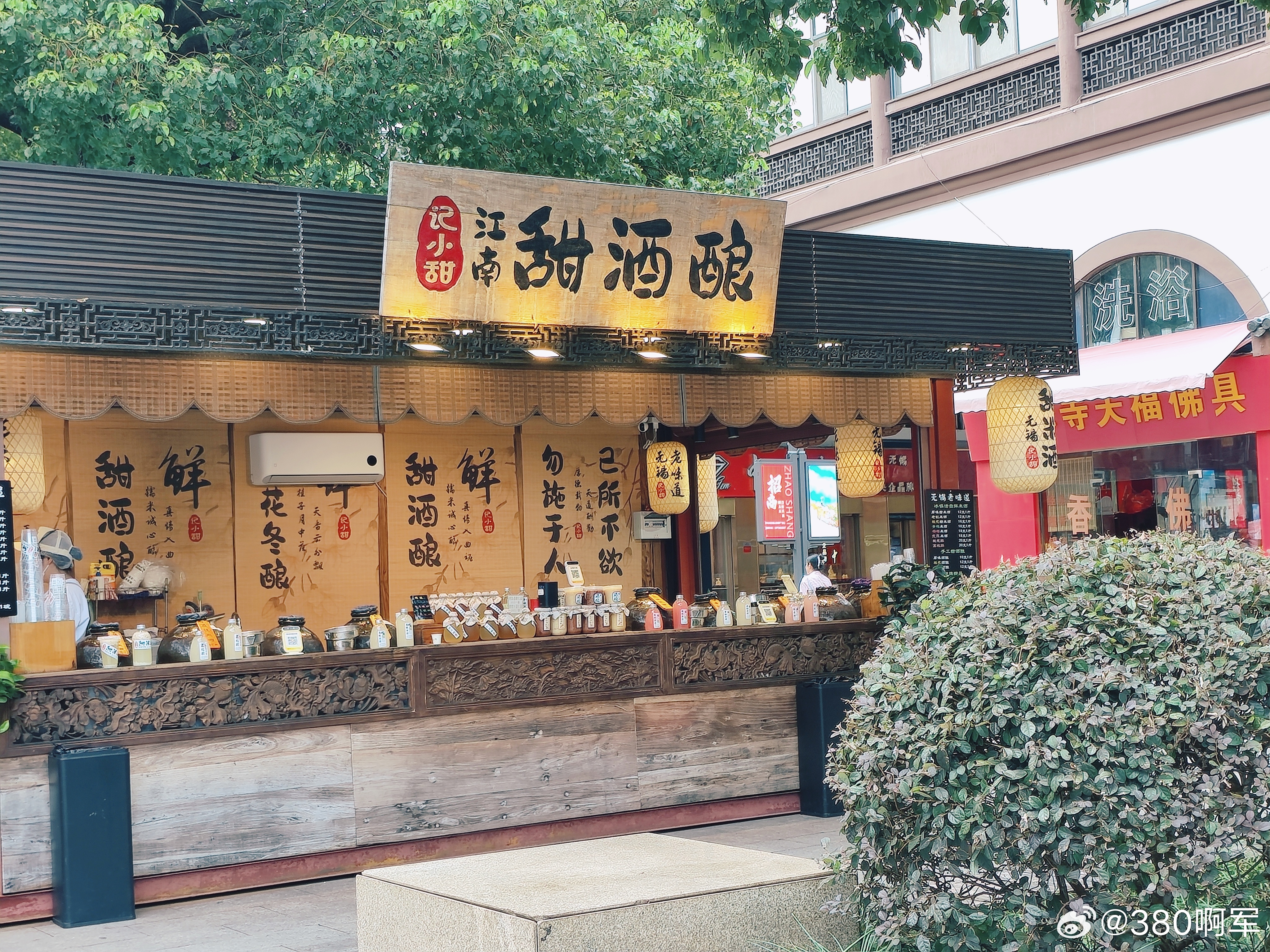 有爱车相伴，逛市井山河，感受人间烟火，奔赴家人团聚。每一趟安心的出行，就是节日最好的答案。
 
来分享我的中秋短途出行碎片📝
座驾：2025款深蓝G318四驱远山版

目前总里程已经8300余公里，经过城市通勤+近郊自驾磨合，实测百公里电耗18.5kwh，油耗6.5L。一台大块头硬派增程SUV，这个数据我挺满 ​