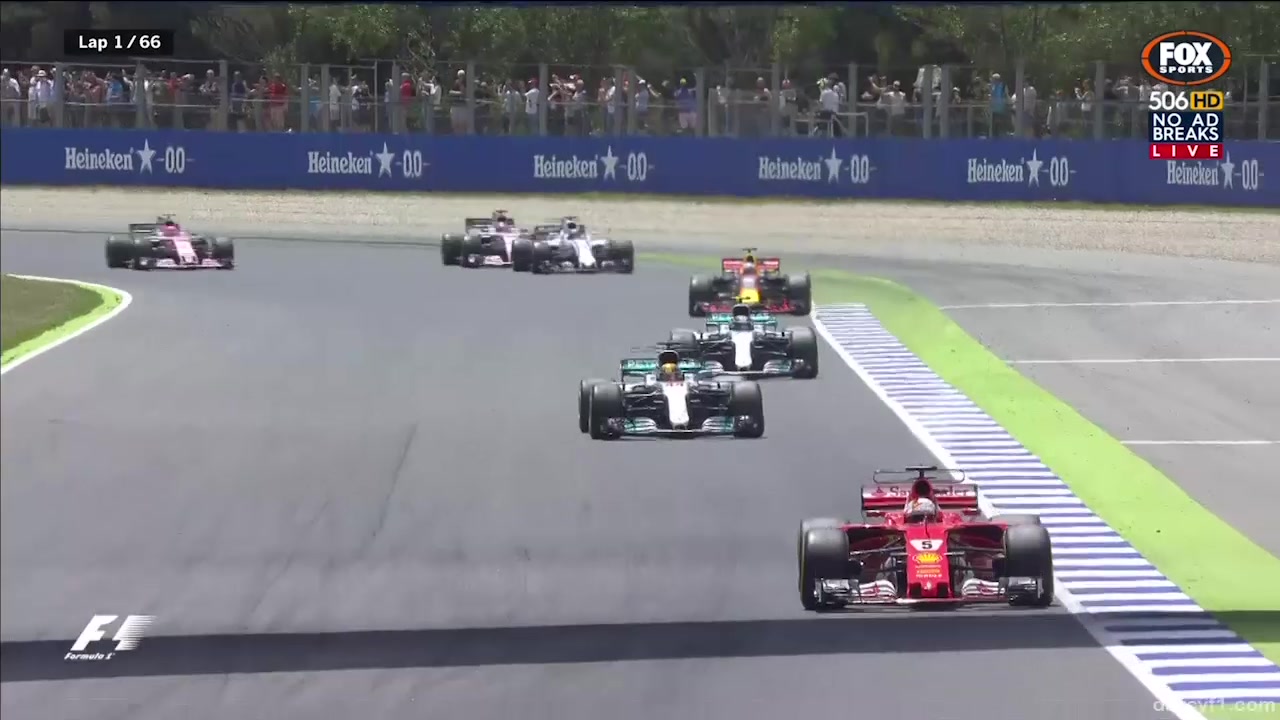 WSBK葡萄牙站超强逆袭完赛
 WSBK机车赛 wsbk赛程 葡萄牙F1 
2026年WSBK葡萄牙站火热开赛。
WorldSSP组别首轮正赛迎来激烈角逐。
张雪机车签约车手德比斯出战国际赛场。
车手从第十七名低位顺位强势起跑。
全程稳健追分不断完成精彩超车。
最终锁定第六名席位顺利冲线