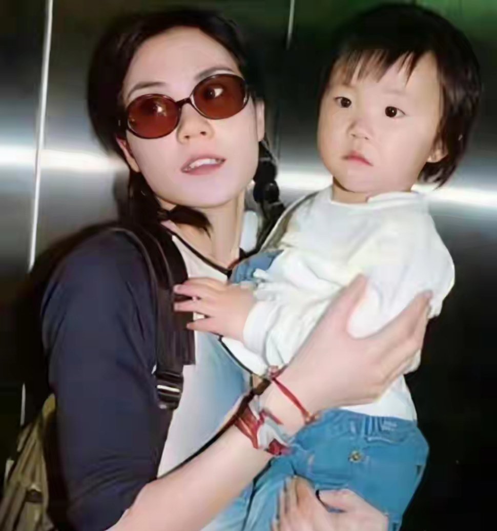 同为窦唯前妻，王菲依然视前婆家人为亲人，而高原却切断一切往来 ​