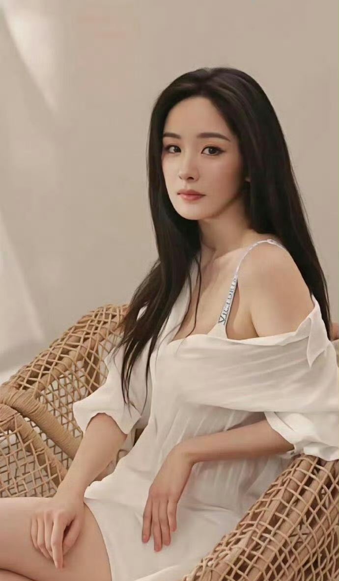 杨幂身材很曼妙 ​​​