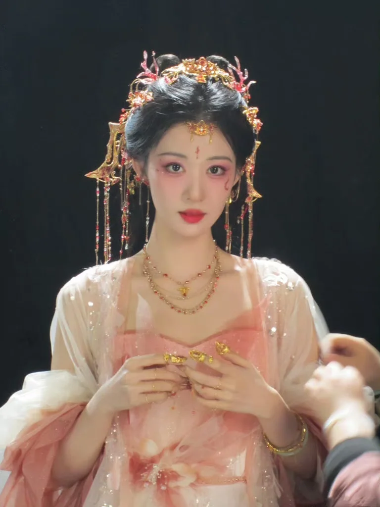 王楚然｜庾晚音的衣橱（18套）