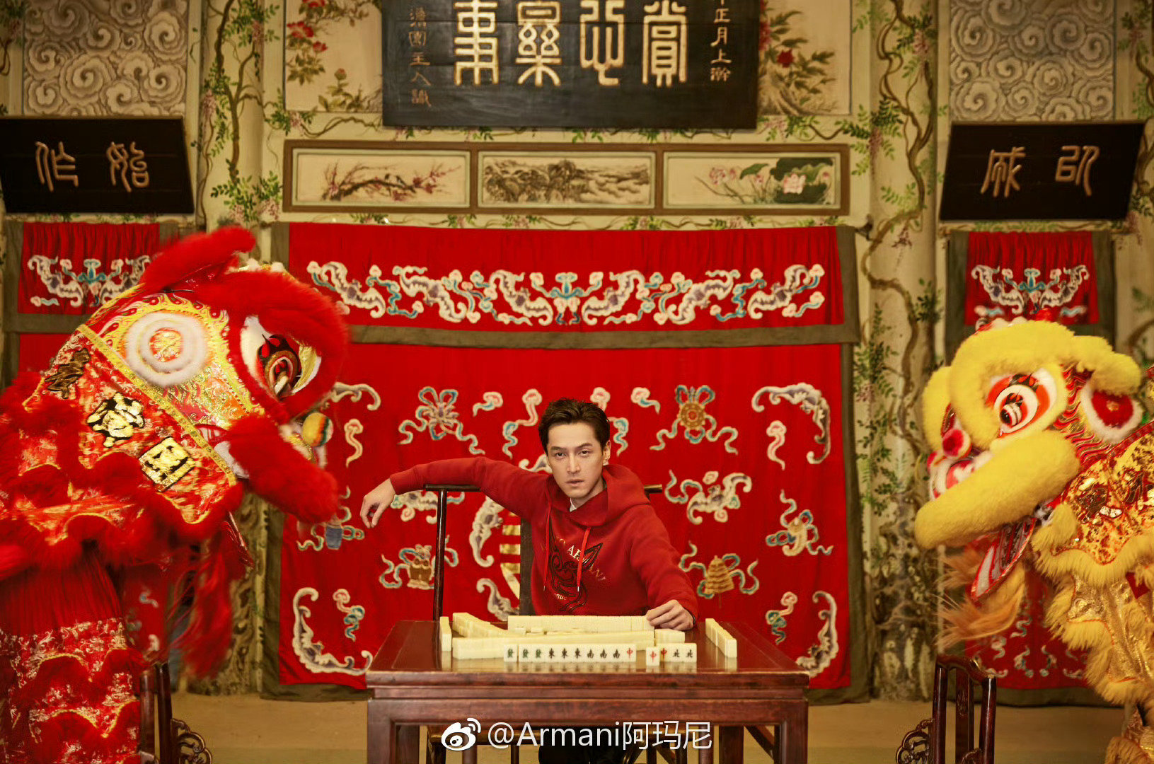 #胡歌[超话]#  [心]#胡歌# [心]

【2019年】演绎#Emporio Armani# 2019 #EA中国新年系列#致敬最传统的中国年，感受热闹纷繁的红火新意。 ​