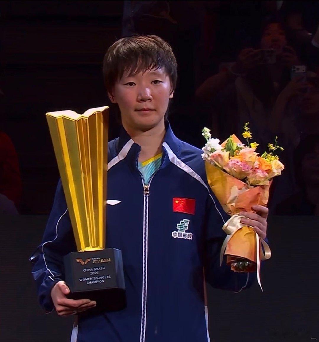 #中国大满贯王曼昱双冠#复仇成功！卫冕双冠！🏆 从女双力克日本王牌组合，到女单4-0横扫削球手佐藤瞳，王曼昱用绝对实力捍卫了主场荣耀。累到趴在球台上，却从未在赛场上退缩半步。这一站，她不仅是双冠王，更是国乒最坚硬的脊梁！鳗鱼牛逼！💪 #王曼昱女单卫冕# ​