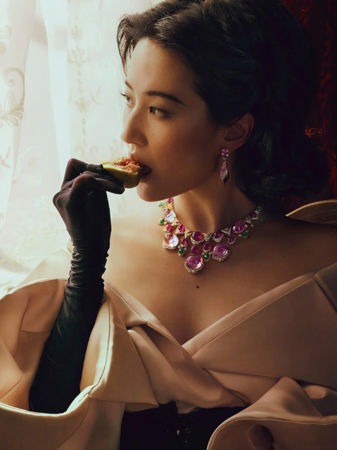 刘亦菲W中文版杂志，首位80后女演员登封！