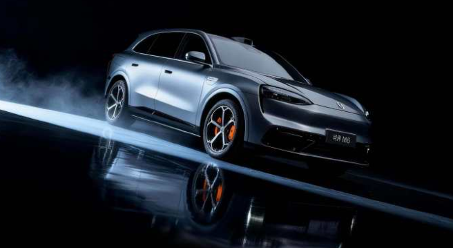 问界M6或将成为下一个爆款，比 M5 大一些，价格比M7 低一些。这个...