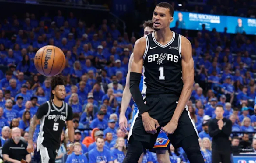 真正的总决赛？湖记：其他28队看完雷刺只会感叹差距太大  今天NBA季...