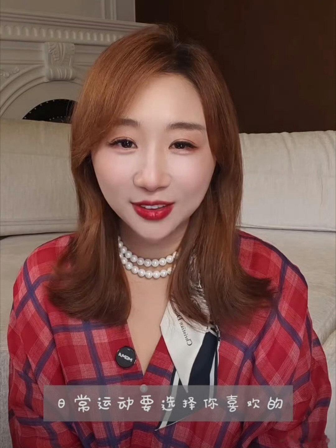 #傅首尔坚持跳肚皮舞进行有氧运动#

瘦下来整个人都不一样了，
变化太明显了，
减肥还是得运动，健康饮食
最难的是坚持
她太有毅力了，现在的她又美又飒 ​