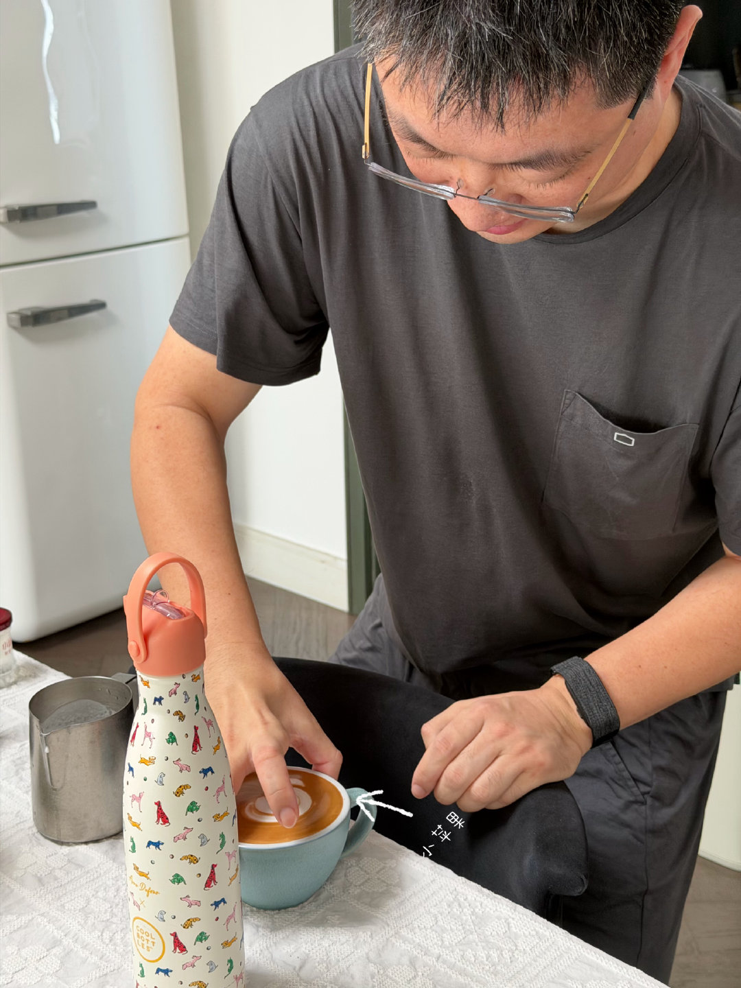 周二早安[鲜花]
今天小红领巾换大红领巾活动
明天上午打疫苗💉
[坏笑][坏笑][坏笑][坏笑][坏笑]

#可可鹅上学记# ​