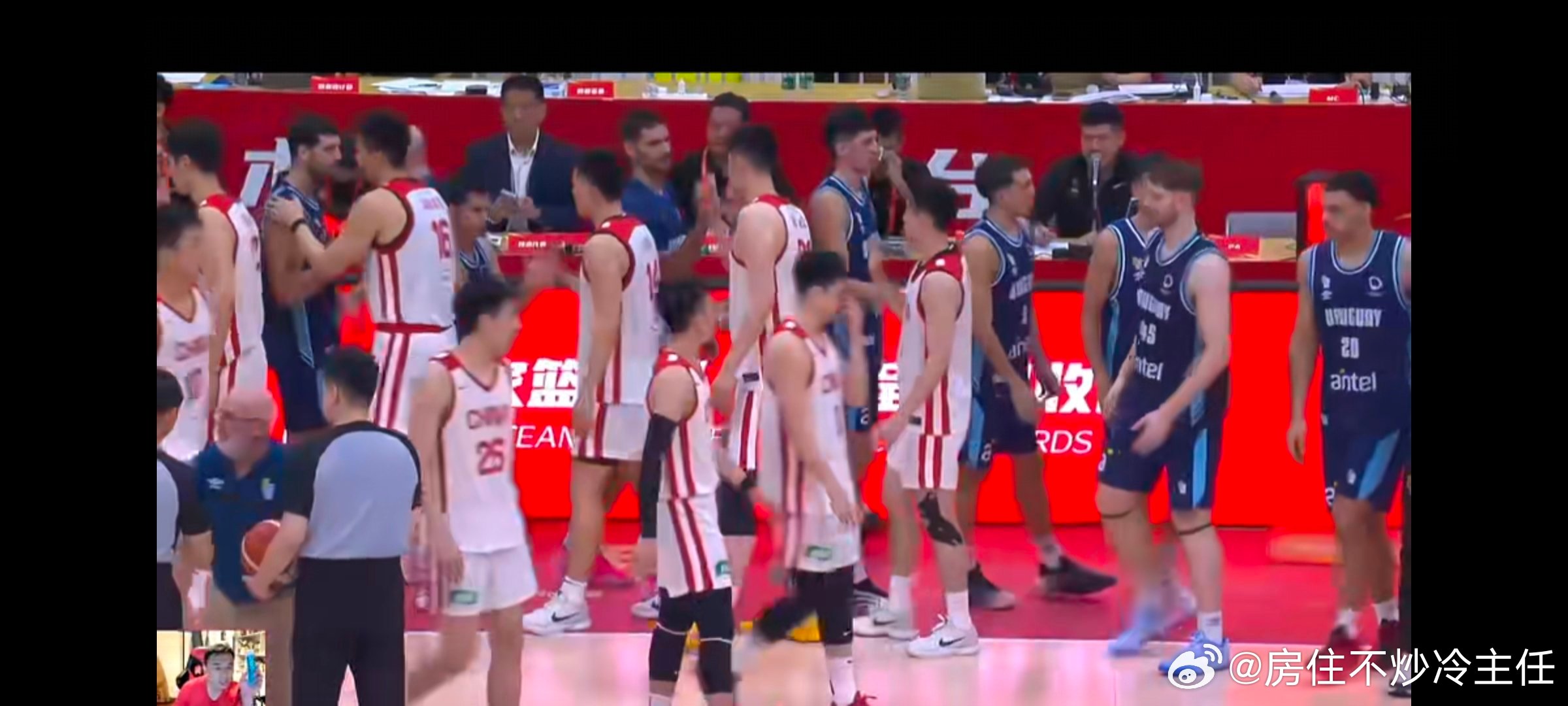 中国男篮赢得不光彩，裁判也太偏了。 ​
