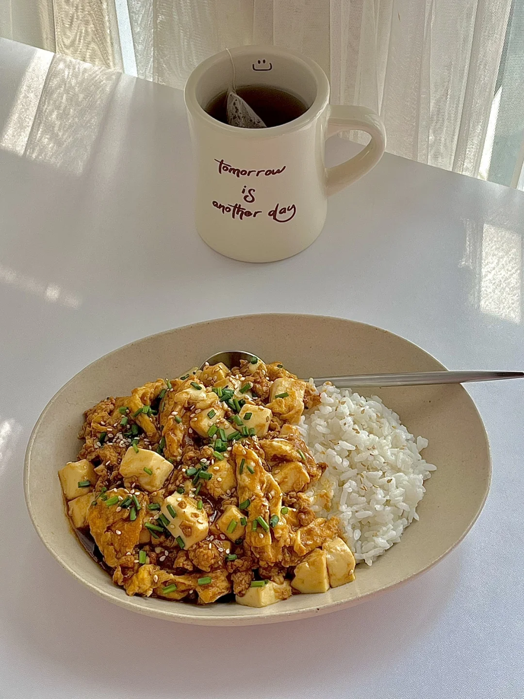 ☀️周末的早午餐｜巨好吃的肉末豆腐抱蛋盖饭