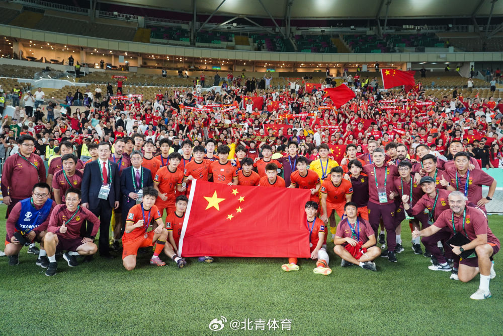 #国足亚运首要目标小组出线##国足亚运队出征日本# 中国男足14日出征名古屋 首要目标小组出线

中国男足亚运队于9月13日在大连完成备战期最后一堂训练课后，将搭乘14早上9时的航班，经上海中转飞赴本届亚运会举办地日本名古屋。全队本次赛事的首要阶段目标，就是力争小组出线。

在9月10日进行的封闭热 ​