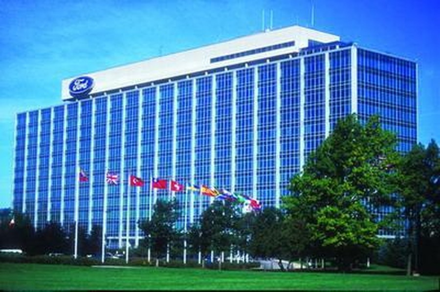 美国交通部长发难批评福特依赖中国技术，福特官方迅速发布公开声明强硬反驳！

达菲9月8日递出的公开信，要求福特斩断和中国企业的技术联结，福特隔天就直接回怼，称对方这番操作纯粹是为了博眼球，信里的内容错漏百出。

福特还在声明里点破，就在上周，白宫还公开表扬过它的马歇尔项目，如今交通部长转头就扣帽子，