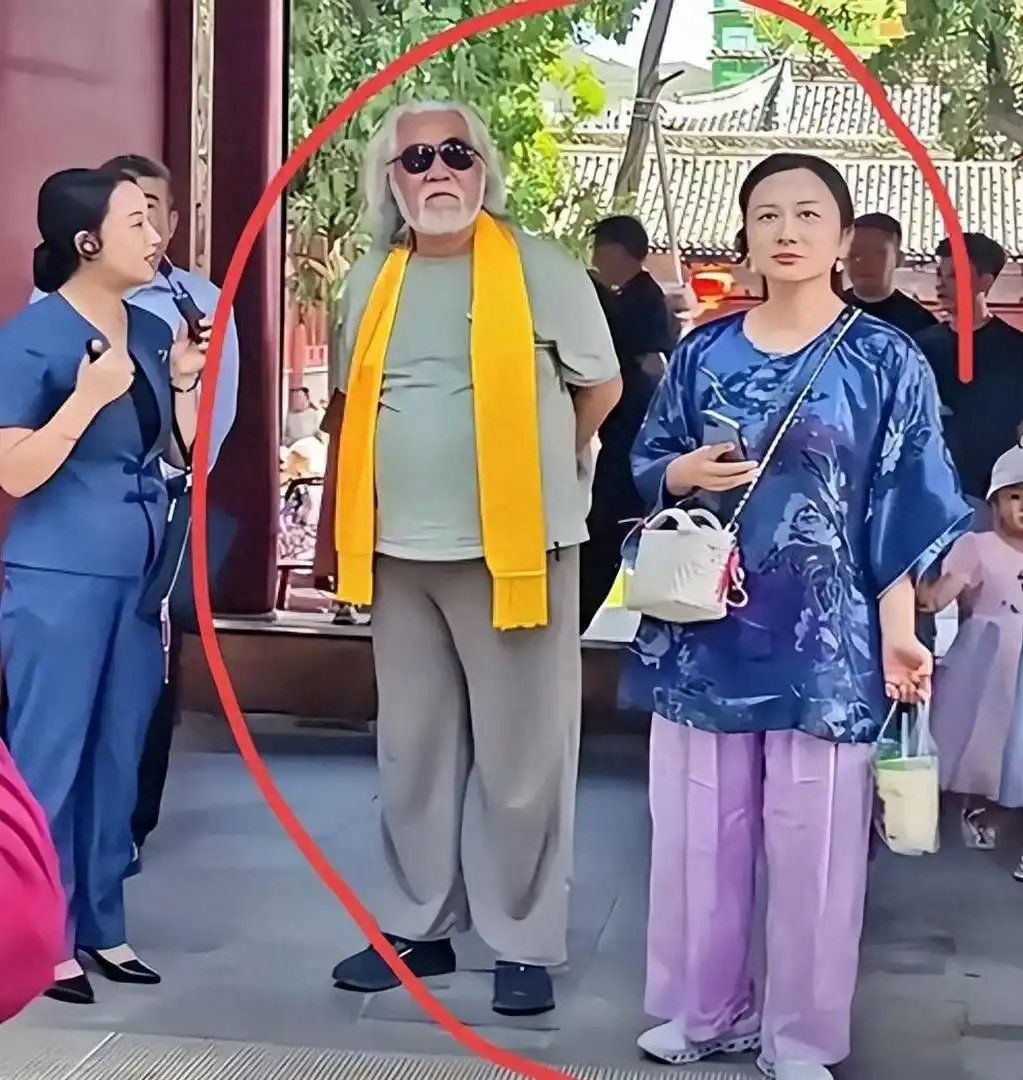原来他是杜星霖的前夫，身家丰厚的商人，曾为她与前任妻子离婚，如今婚姻状况成谜 ​