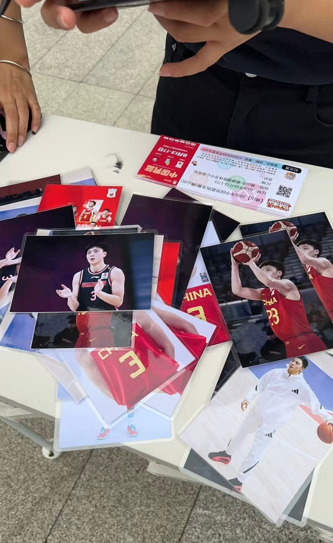 换纸质票怎么全是这个人的照片🤓 哎呀[可爱][许愿星] ​