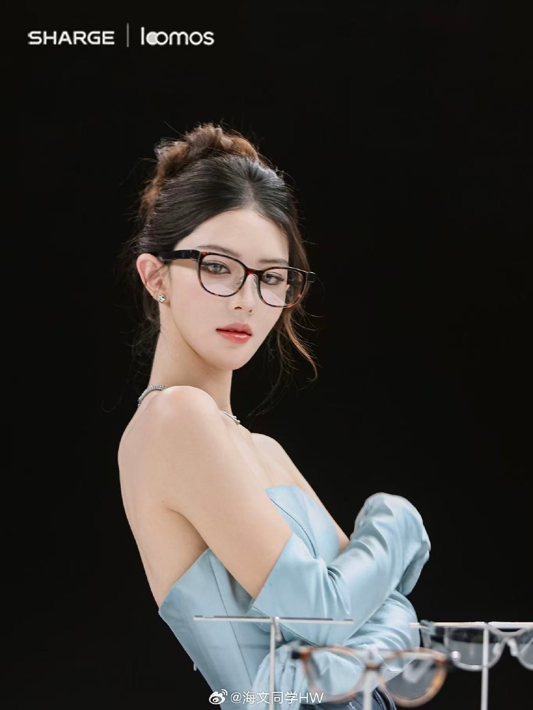 闪极Ioomos L1发布会收官。一场不像科技发布会的发布会，但产品和技术是实打实：43克、主动记忆、双芯片。好看和好用，这次是真不矛盾。#闪极loomos ##闪极AI眼镜发布会 ##好看的不像AI眼镜发布会# ​