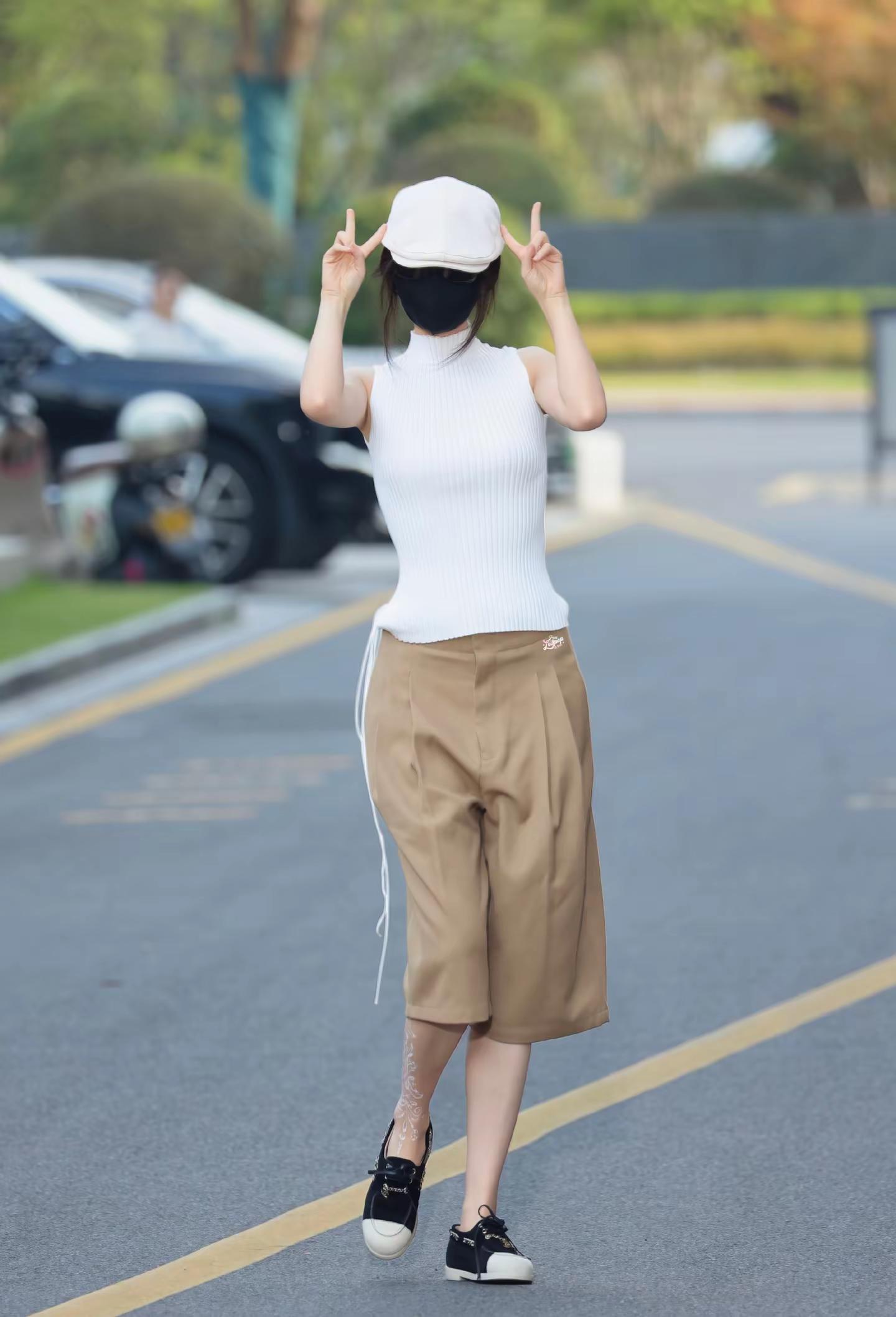 老娘的恨天高一脚踩烂你的整容鼻虞书欣虞书欣横店时装周虞书欣长生骨 虞书欣何盼