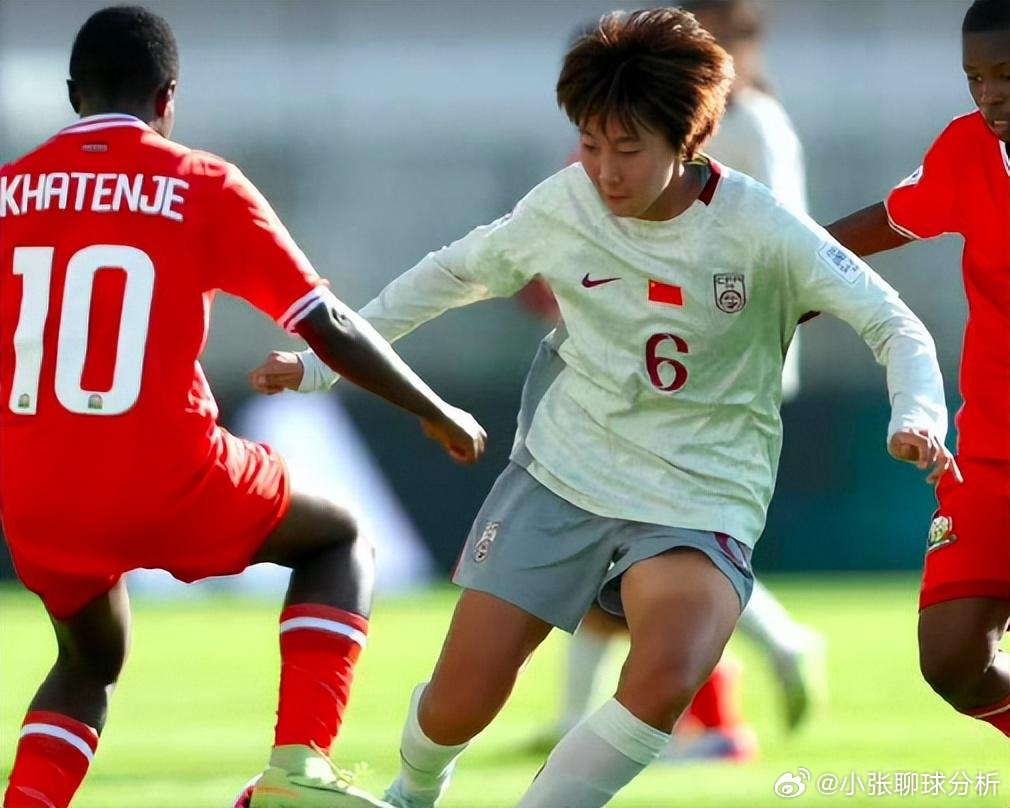 2天后对阵中国女足！萨摩亚U17被美国队轰0-17：门将13扑 球员懵了

10月20日凌晨，U17女足世界杯，中国女足3-0击败了肯尼亚女足，取得开门红。但是，中国女足却无法拿到小组第一，因为同组的美国女足17-0大胜了萨摩亚女足。

在美国队与萨摩亚的比赛中，双方的实力差距较大。比赛一开始，萨摩亚女足就 ​