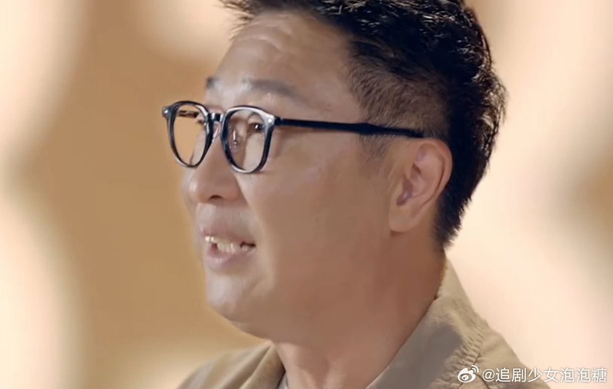 #芒果的策划又封神了# 芒果的策划真封神，金鹰奖这段与角色对话看泪目了[泪] ​