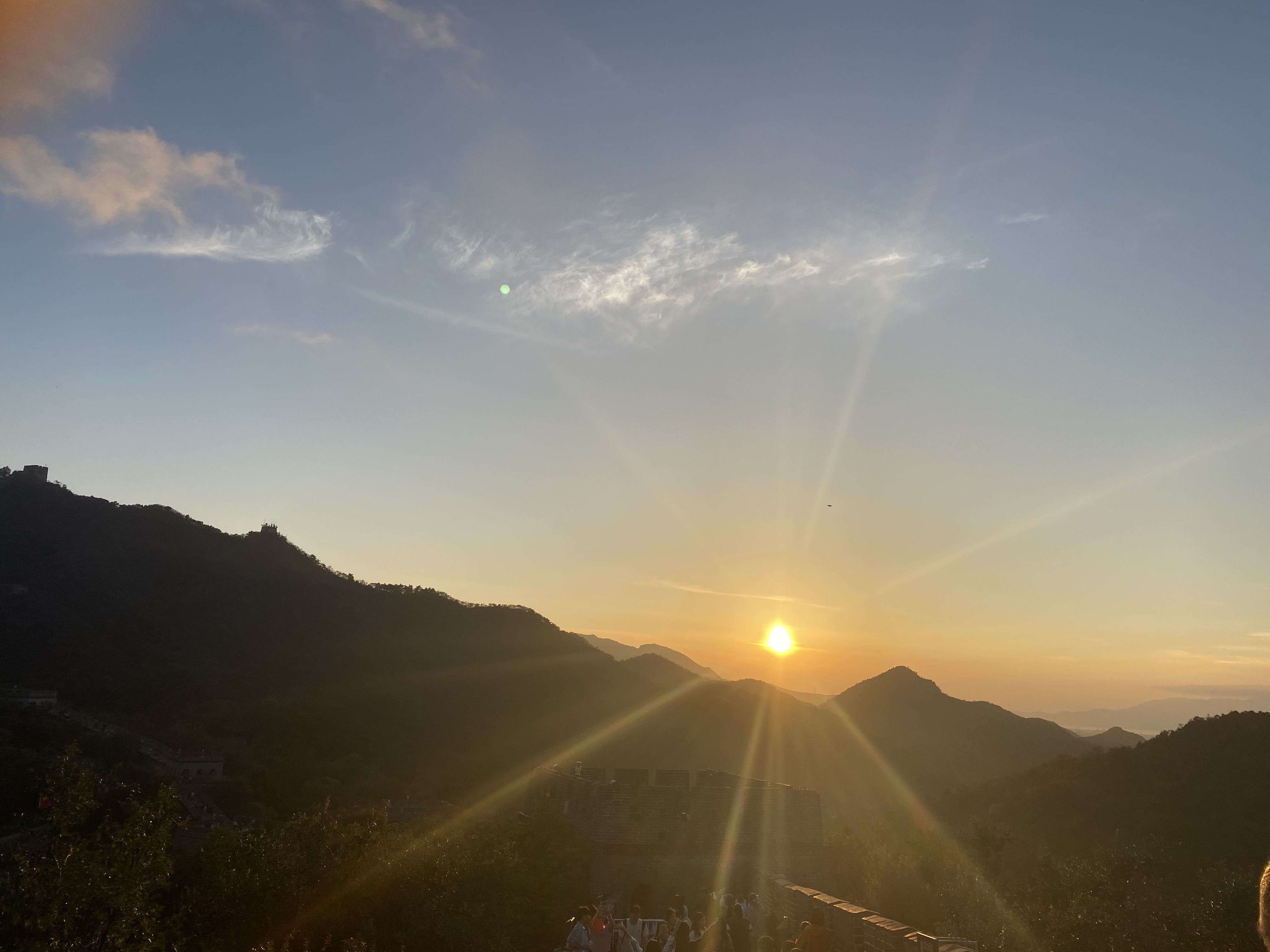 在情感的世界里，删除最爱的人的微信或电话，是一种深刻的心理历程，它不...