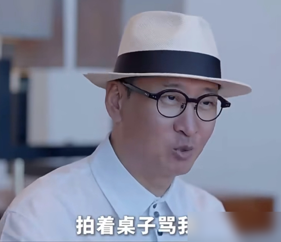 我让谁演谁就火！老板拍着桌子骂周杰，结果第二部、第三部全凉了。
周杰上节目自曝，当年签《少年包青天》是三部合同，但条款里写死了：后续剧本必须他点头才算数。第一部爆火后，投资方急着上第二部。他看完本子，漏洞百出，直接拒演。
老板当场翻脸，指着他鼻子吼：别以为你厉害，我捧谁谁红。周杰没吭声，走了。