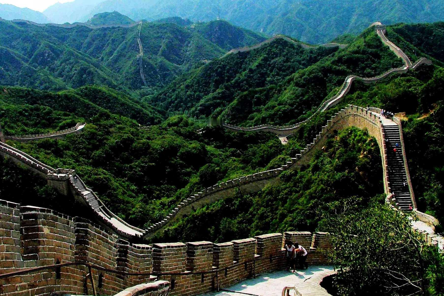 【视频丨我国拥有全球最大国内旅游市场 成为国际旅游主要目的地】
 
我国拥有全球规模最大的国内旅游市场，同时也是国际旅游的主要目的地，文旅产业展现出稳定的发展势头。
 
老百姓出行的意愿持续上涨，不管是长假长途旅行，还是周末短途散心，出游已经成为日常休闲的常见方式。大家的游玩观念也在慢慢转变，不再一