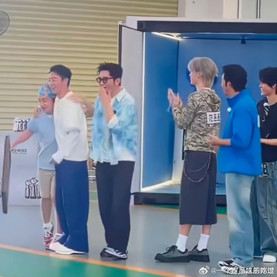 #李晨郑恺看到王祖蓝回归的反应#好怀念初代跑男啊，好期待这一期。我先吃完泡面，去看看前几季跑男，重温一下。 ​