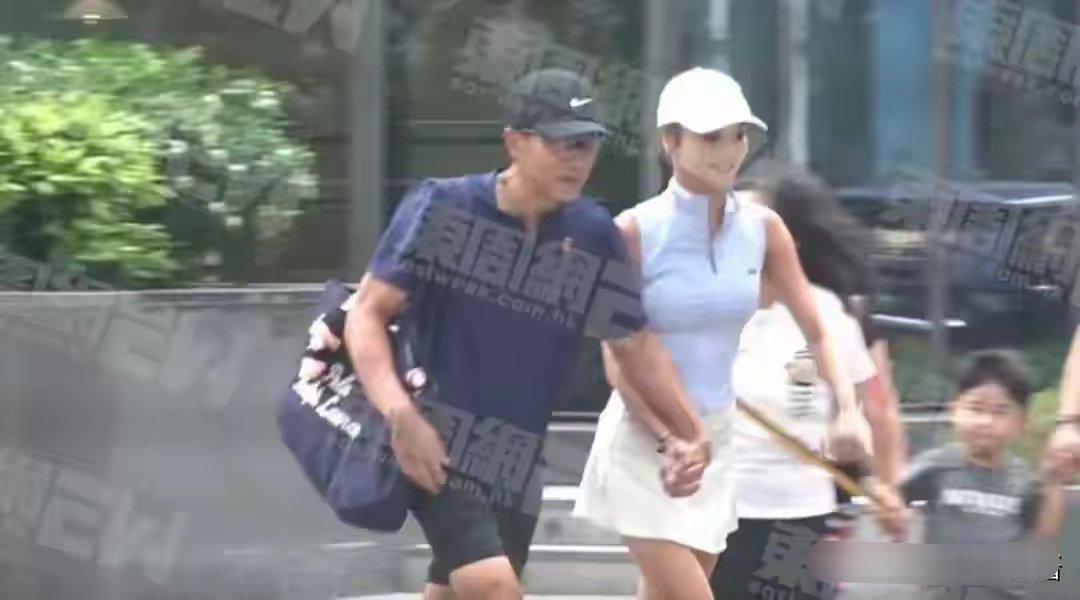 刘恺威公开恋情，被嘲像女儿牵爸爸，新女友回应是否见过小糯米 ​
