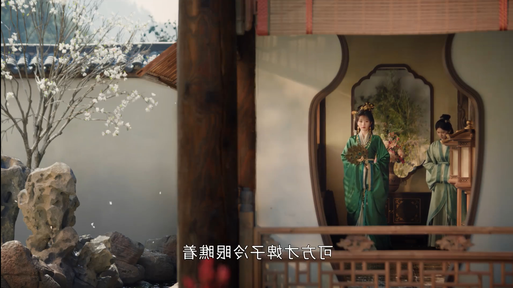 由田曦薇领衔主演的《嫁金钗》开播3天啦，看了2集，在原著的基础上改编得还蛮有意思的。田曦薇一人分饰两角，一个是千金小姐，貌美却恶毒，一个是底层贫女，聪慧又坚韧，际遇如此不同的两人，为何长着同样一张脸呢？还有男主战场受伤就像剧情杀一样hhh，睡觉了，明日再看，附一张剧照美图，画面构图人 ​