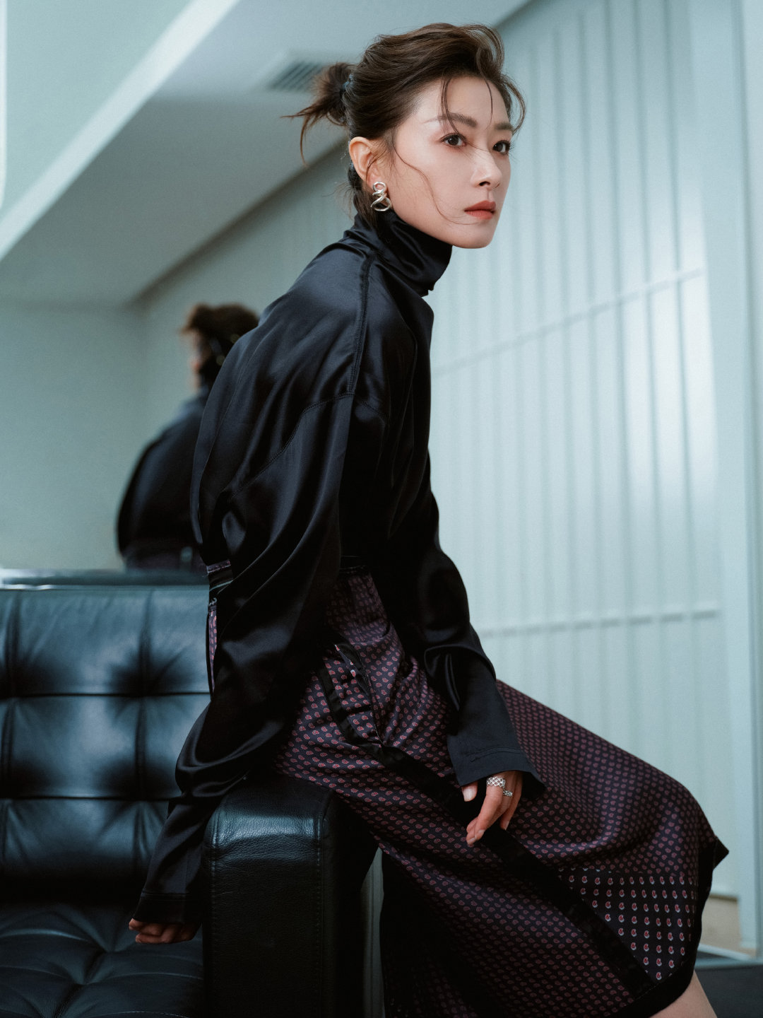 #万茜[超话]#  秋色入镜，佳人入画[毕业快乐]​