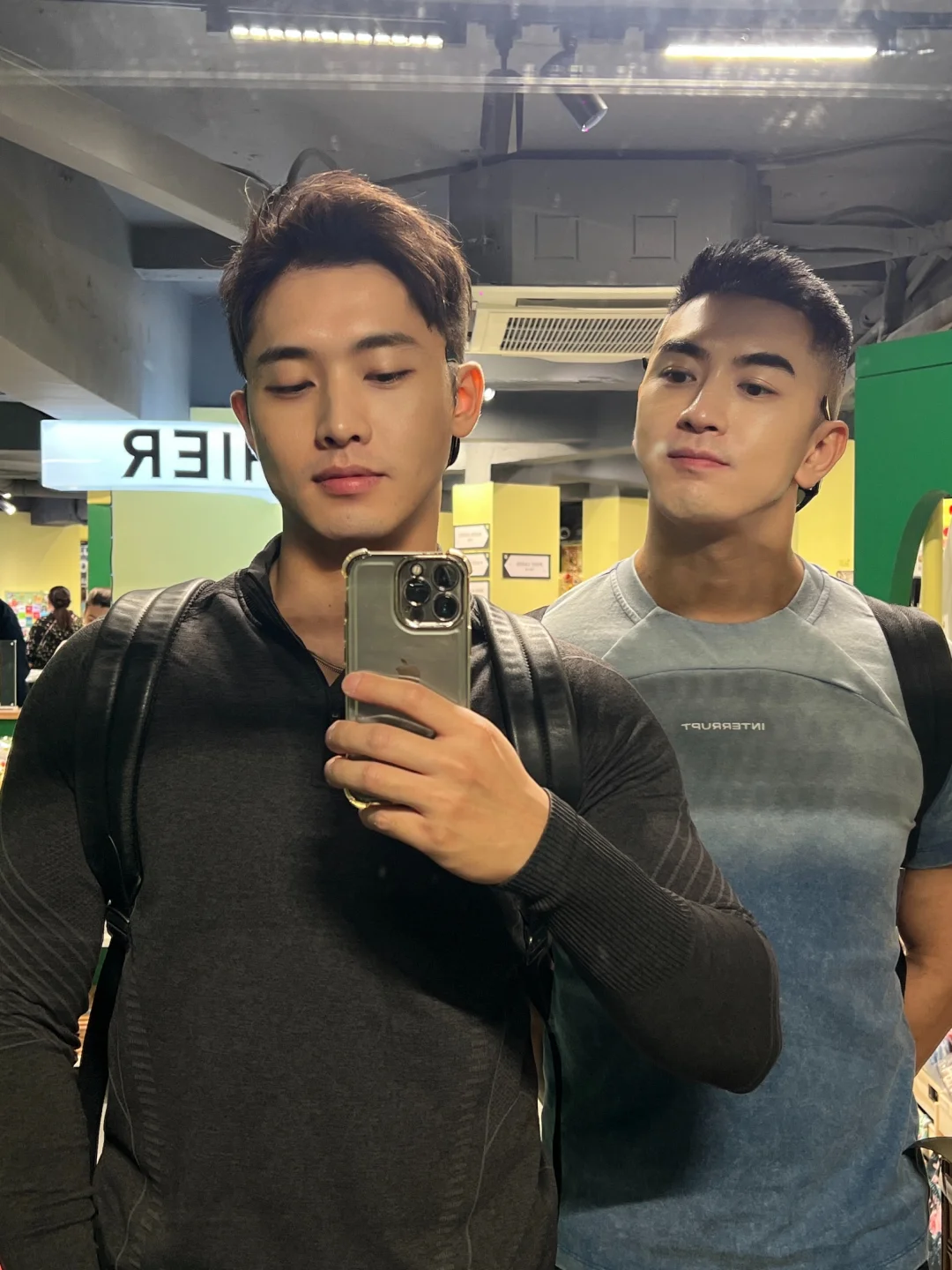 👈看左边 还是看右边🫱