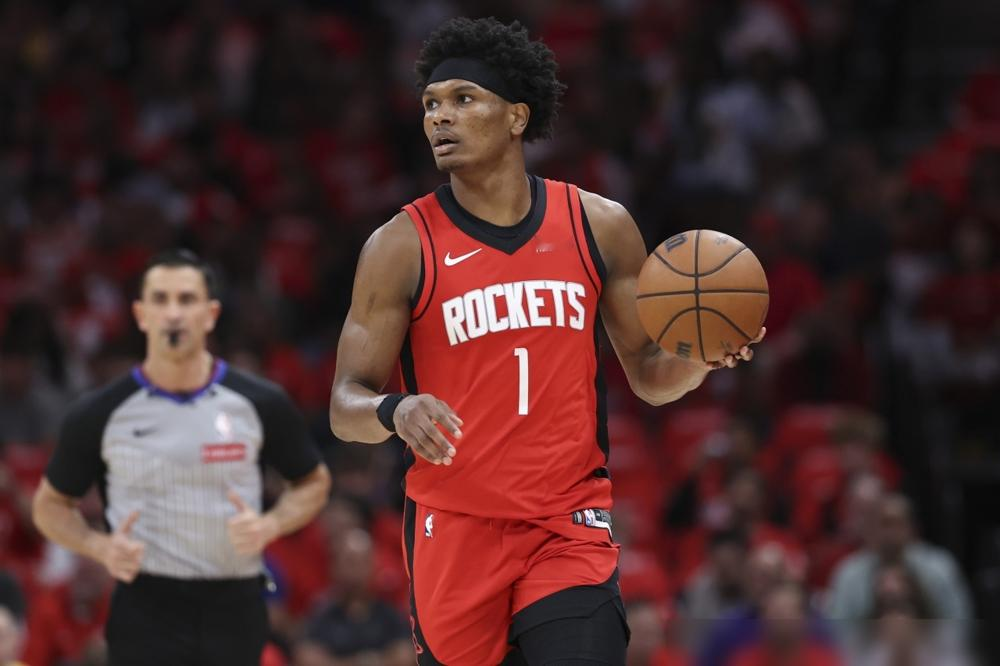 阿门连斯玛特的影子都摸不到，还碰瓷伦纳德？有人把话挑明了，再不练投篮...