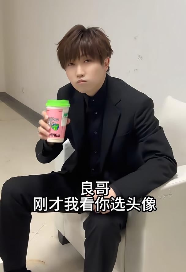 嘴巴嘟嘟