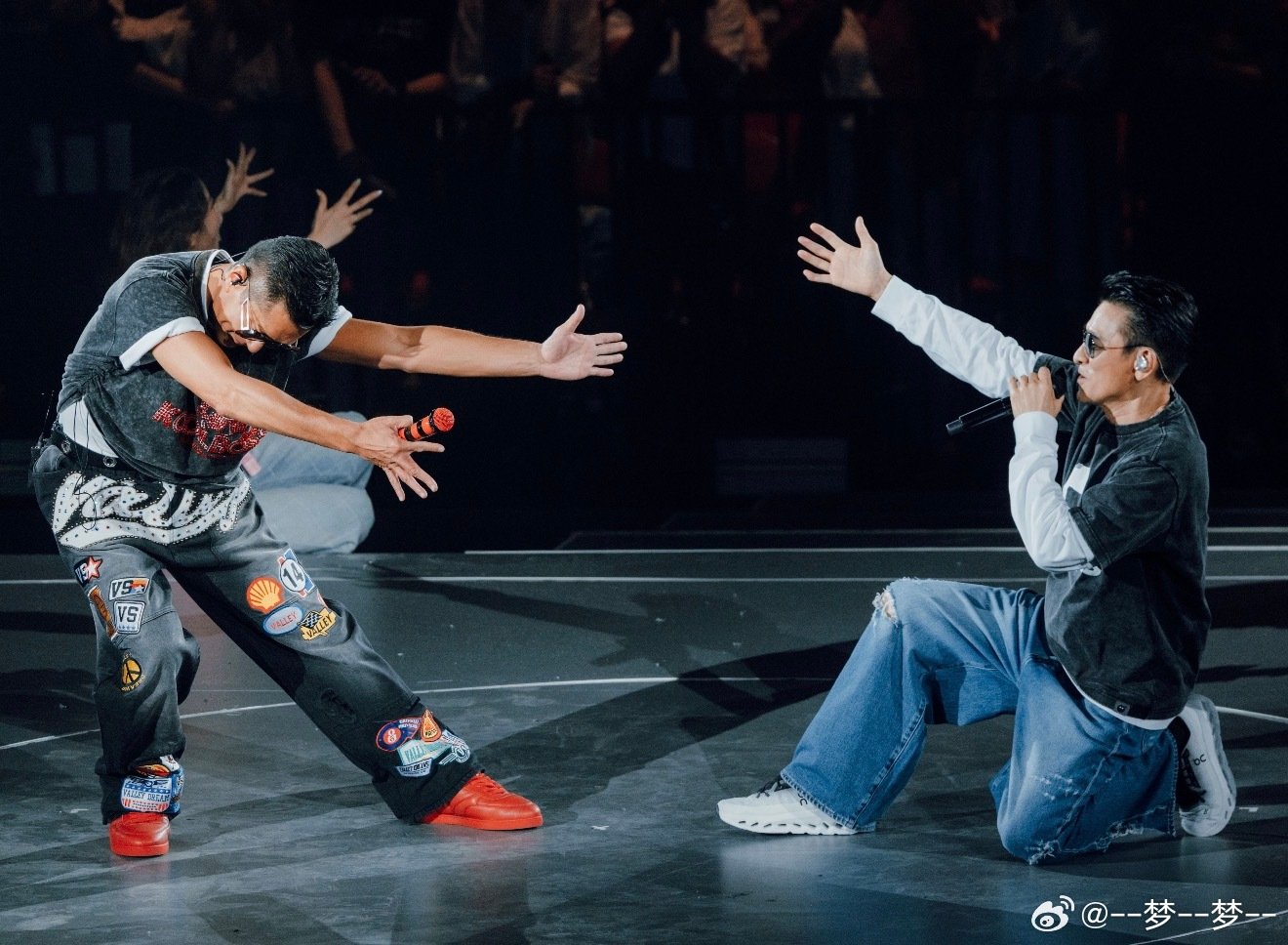 #刘德华[超话]#  活力四射的老大！惊喜的出现在古仔的演唱会。两大男神世纪同框！爱了爱了！❤️ ​