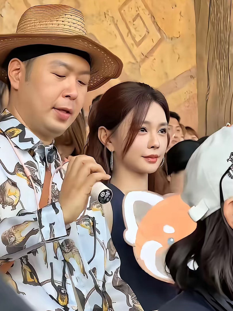 我真的很欣赏沈梦辰的通透。
杜海涛坦然想要孩子，是很真诚的家庭期待；但沈梦辰一句婴儿床从来不是人生标配，直接打破了结婚就必须生娃的固有规矩。
​他俩恋爱结婚多年，在生育这件事上节奏不同，但最难得的是不隐瞒、不内耗、不强迫对方妥协。
​我一直觉得，婚姻从不是必须完成生娃任务。有人向往 ​