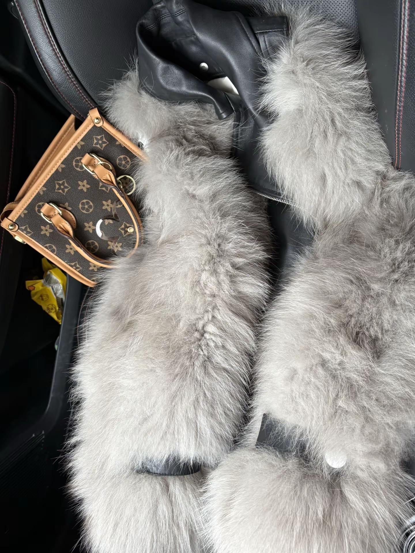 成熟女人的三大标志：穿貂，买黄金，听凤凰传奇😂