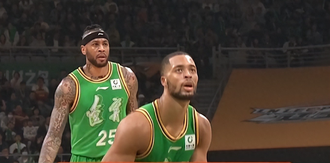 辽宁80:114惨败上海，莱迪砍下24分13篮板，成为唯一亮点，全队1...