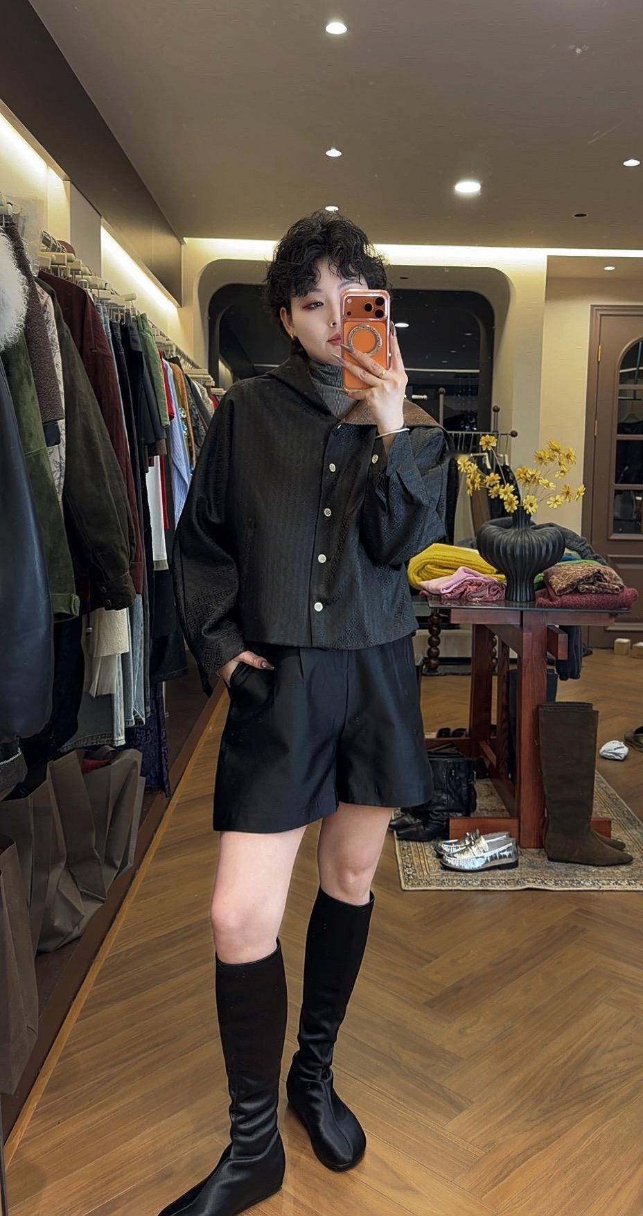 <p>新款 助手 时尚搭配 黑色系穿搭 推广 <!--{img:0}-...